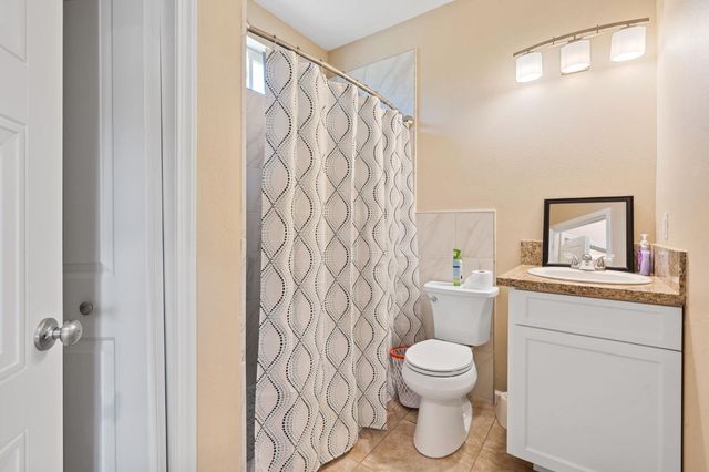 10024 E Bullard Avenue, Clovis, CA 93619