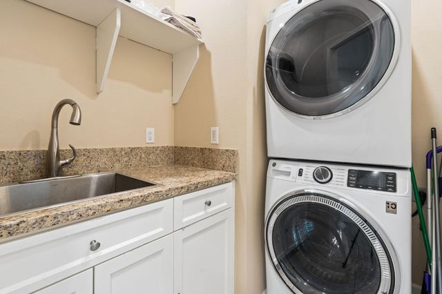 10024 E Bullard Avenue, Clovis, CA 93619
