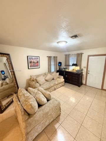 1100 N 24th Avenue, Hollywood, FL 33020