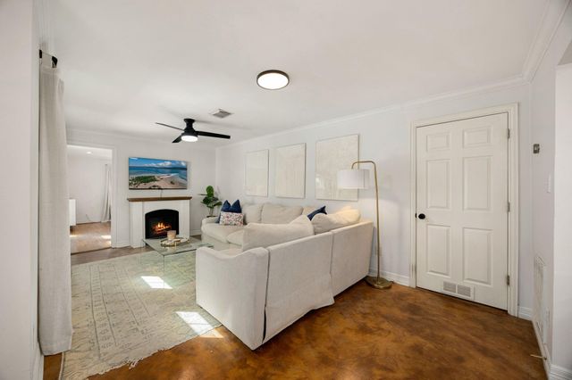 1815 Chantilly Lane, Houston, TX 77018