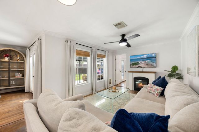 1815 Chantilly Lane, Houston, TX 77018