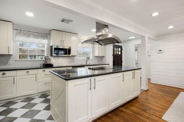 1815 Chantilly Lane, Houston, TX 77018