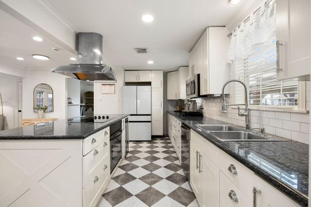 1815 Chantilly Lane, Houston, TX 77018