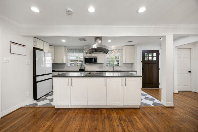 1815 Chantilly Lane, Houston, TX 77018