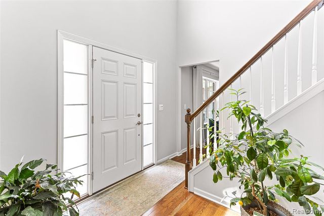 32724 Laurelwood Court, Farmington, MI 48336