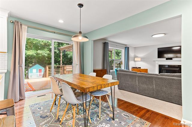 32724 Laurelwood Court, Farmington, MI 48336