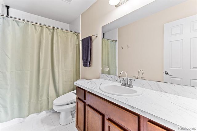 32724 Laurelwood Court, Farmington, MI 48336