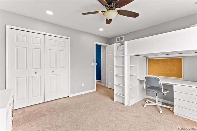 32724 Laurelwood Court, Farmington, MI 48336
