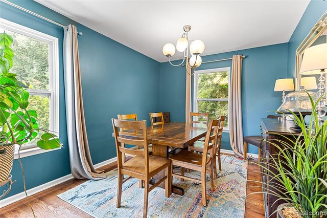32724 Laurelwood Court, Farmington, MI 48336
