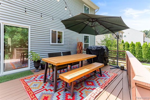 32724 Laurelwood Court, Farmington, MI 48336