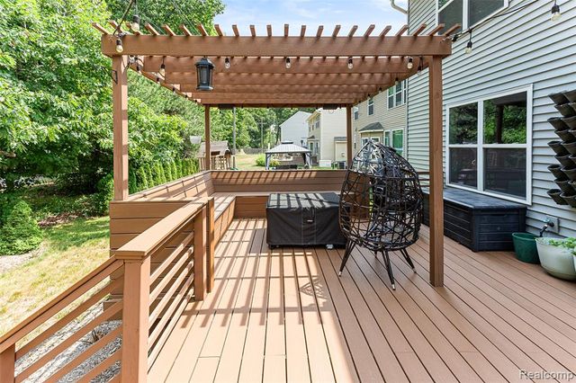 32724 Laurelwood Court, Farmington, MI 48336