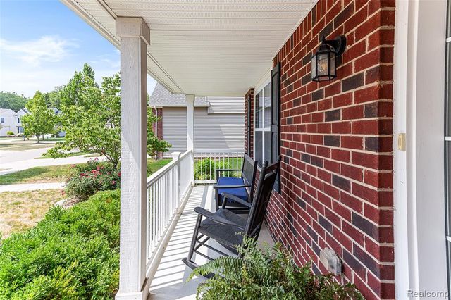 32724 Laurelwood Court, Farmington, MI 48336