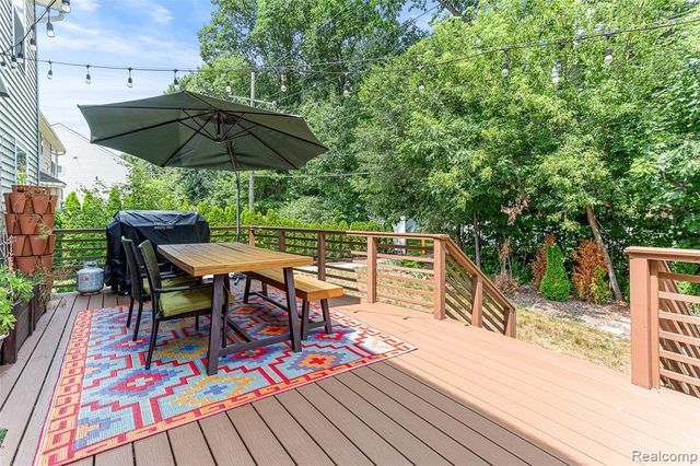 32724 Laurelwood Court, Farmington, MI 48336
