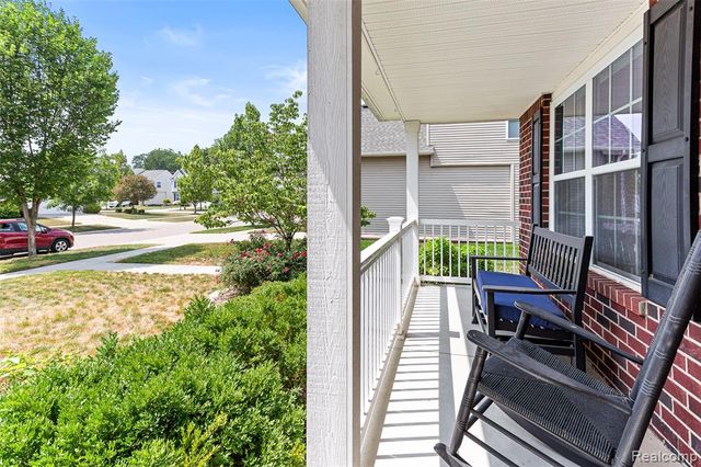 32724 Laurelwood Court, Farmington, MI 48336