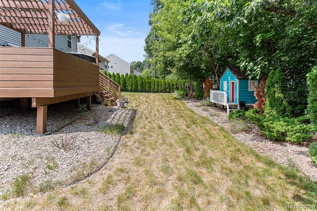 32724 Laurelwood Court, Farmington, MI 48336