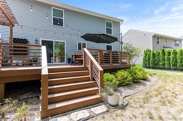 32724 Laurelwood Court, Farmington, MI 48336