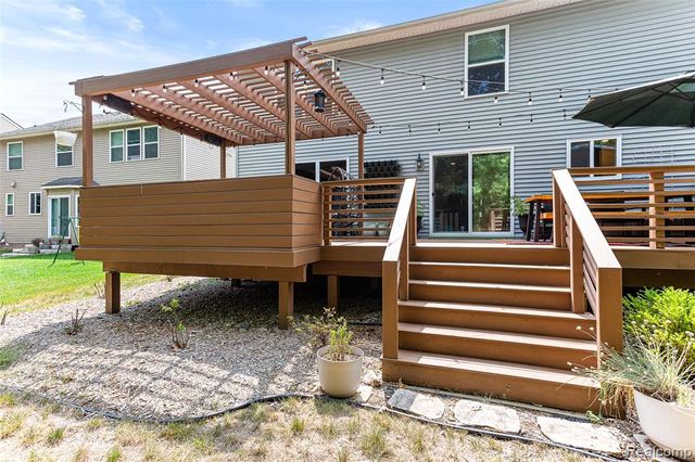 32724 Laurelwood Court, Farmington, MI 48336