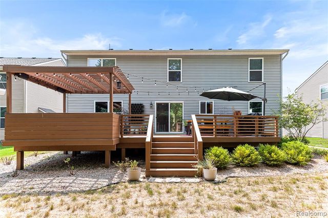 32724 Laurelwood Court, Farmington, MI 48336
