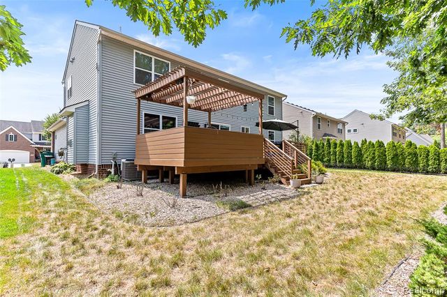 32724 Laurelwood Court, Farmington, MI 48336