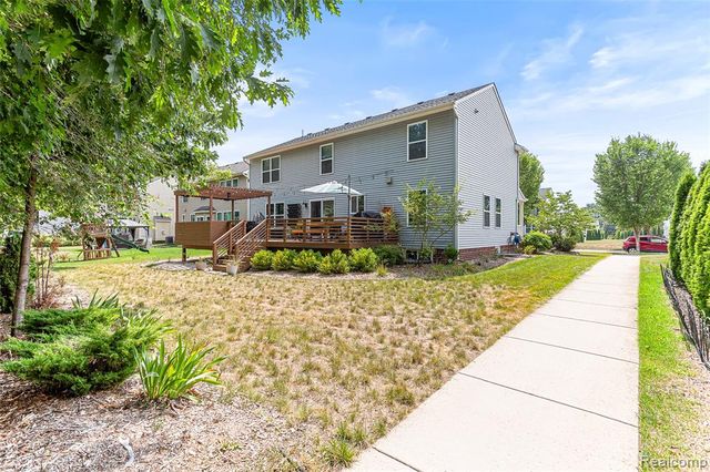 32724 Laurelwood Court, Farmington, MI 48336