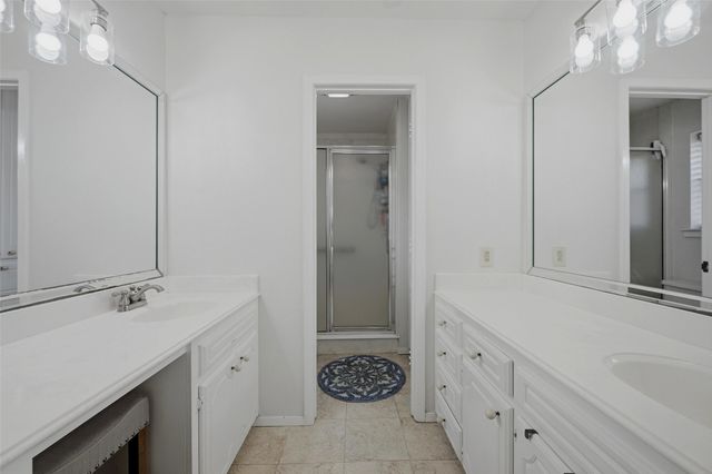 718 Kiowa Drive W, Lake Kiowa, TX 76240