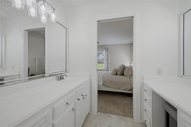 718 Kiowa Drive W, Lake Kiowa, TX 76240