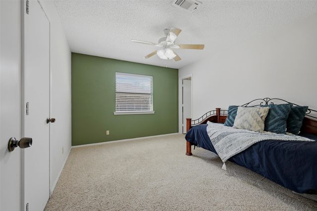 718 Kiowa Drive W, Lake Kiowa, TX 76240