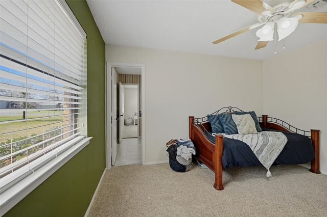 718 Kiowa Drive W, Lake Kiowa, TX 76240