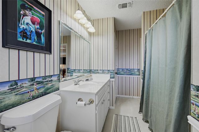 718 Kiowa Drive W, Lake Kiowa, TX 76240