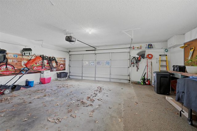 718 Kiowa Drive W, Lake Kiowa, TX 76240