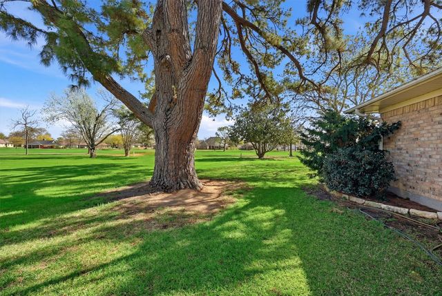 718 Kiowa Drive W, Lake Kiowa, TX 76240