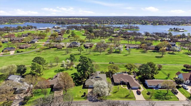 718 Kiowa Drive W, Lake Kiowa, TX 76240