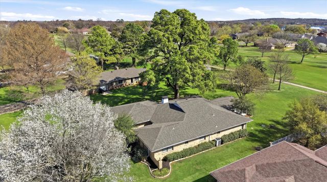 718 Kiowa Drive W, Lake Kiowa, TX 76240