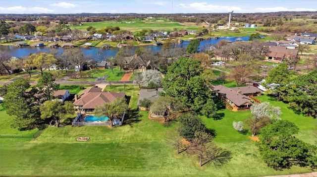 718 Kiowa Drive W, Lake Kiowa, TX 76240