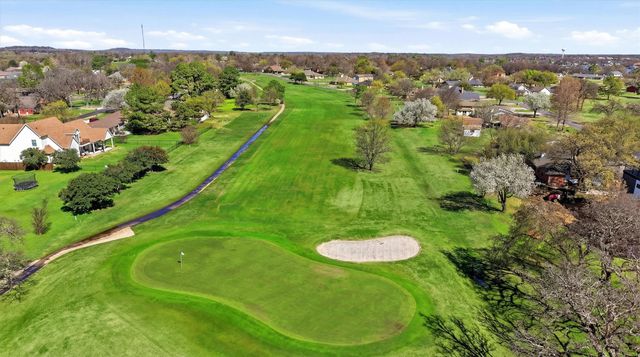 718 Kiowa Drive W, Lake Kiowa, TX 76240