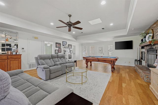 718 Kiowa Drive W, Lake Kiowa, TX 76240