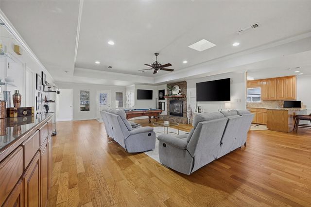 718 Kiowa Drive W, Lake Kiowa, TX 76240