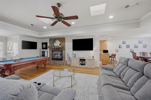 718 Kiowa Drive W, Lake Kiowa, TX 76240