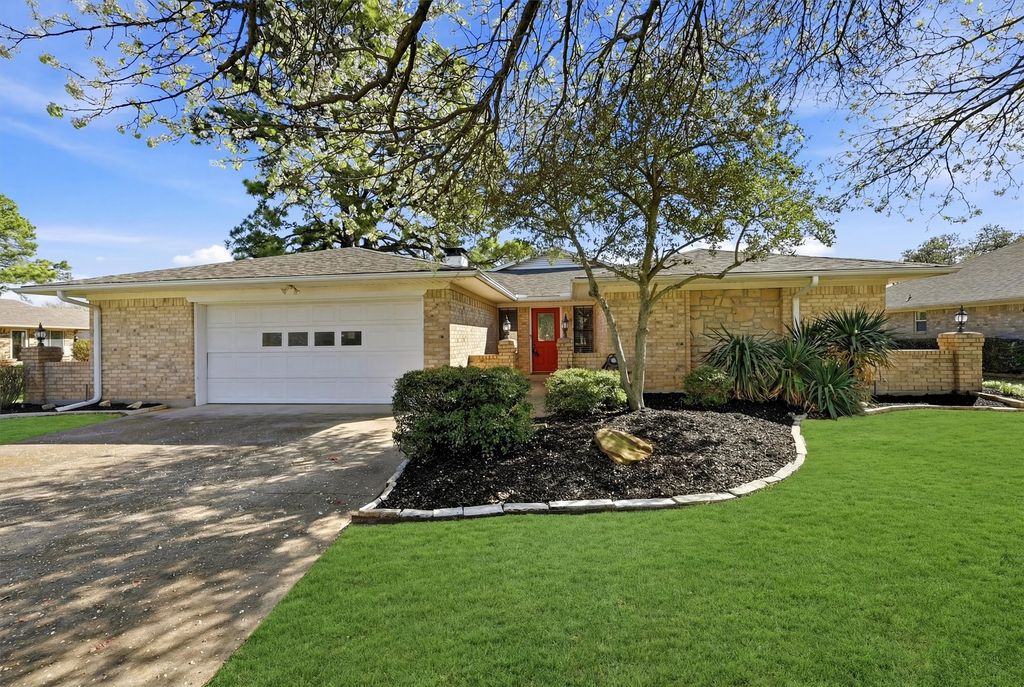 718 Kiowa Drive W, Lake Kiowa, TX 76240