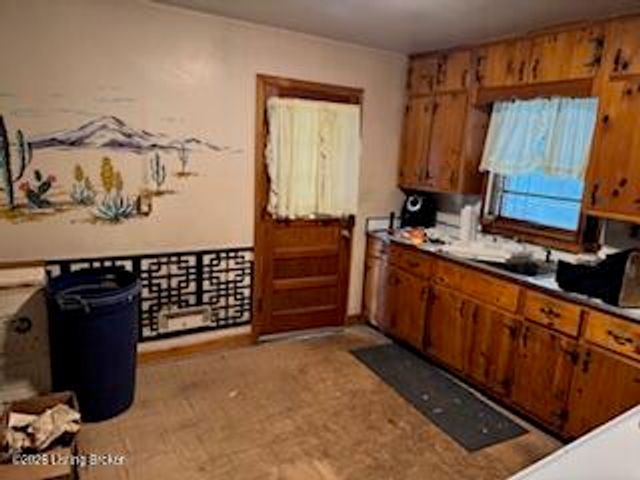 5004 Miles Ln, Louisville, KY 40219