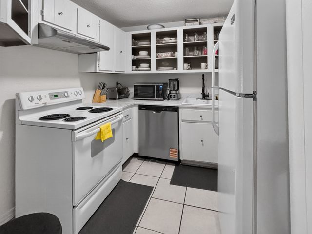 685 Oak St 21-9, Brockton, MA 02301