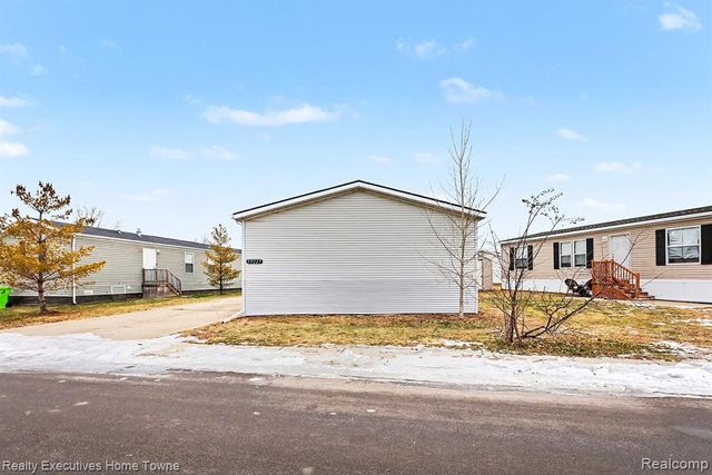 59227 Lewis Ln, New Haven, MI 48048