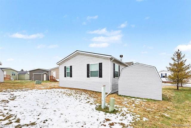 59227 Lewis Ln, New Haven, MI 48048