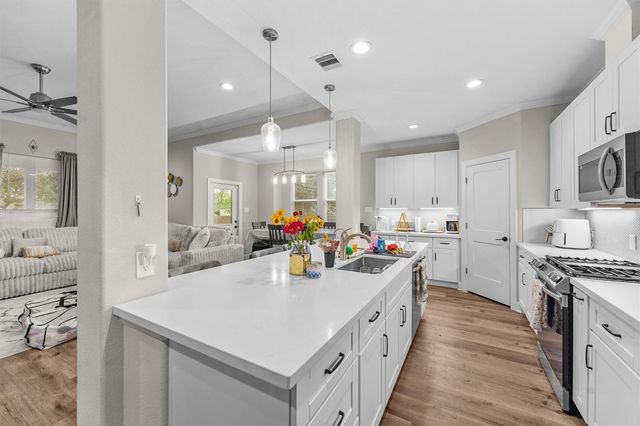 317 S Idaho Street, La Porte, TX 77571