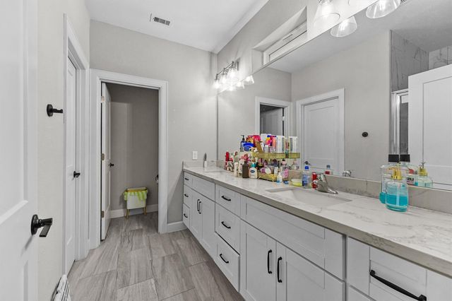 317 S Idaho Street, La Porte, TX 77571