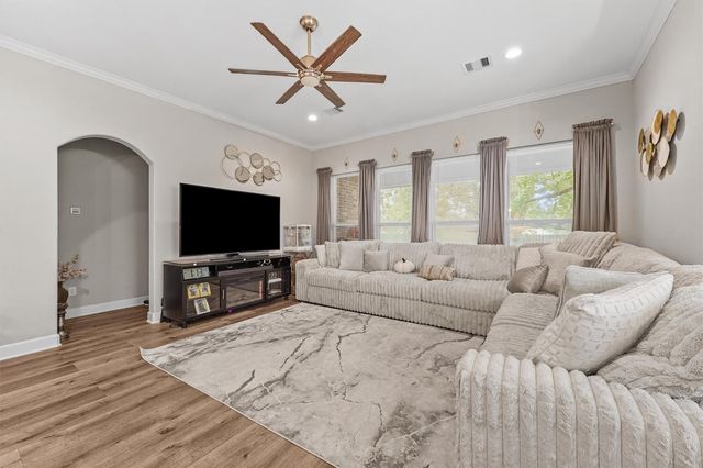 317 S Idaho Street, La Porte, TX 77571