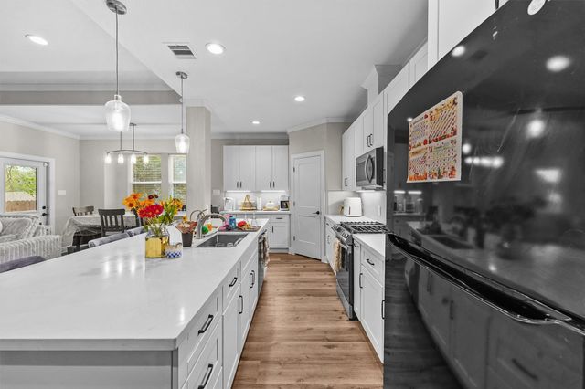 317 S Idaho Street, La Porte, TX 77571