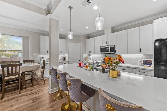 317 S Idaho Street, La Porte, TX 77571