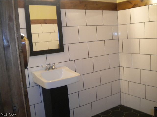 164 2nd Street NW, Barberton, OH 44203