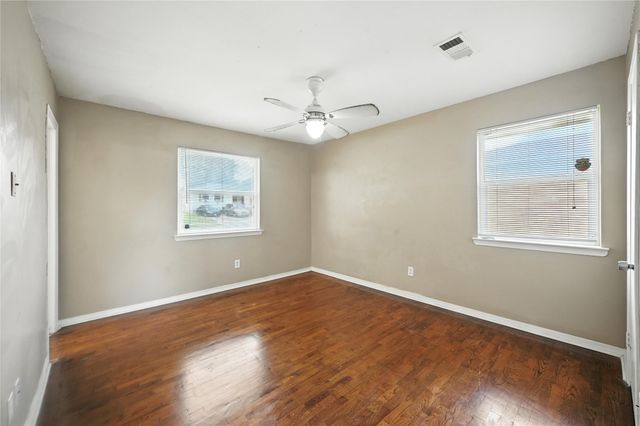 2904 Mark Twain Drive, Farmers Branch, TX 75234